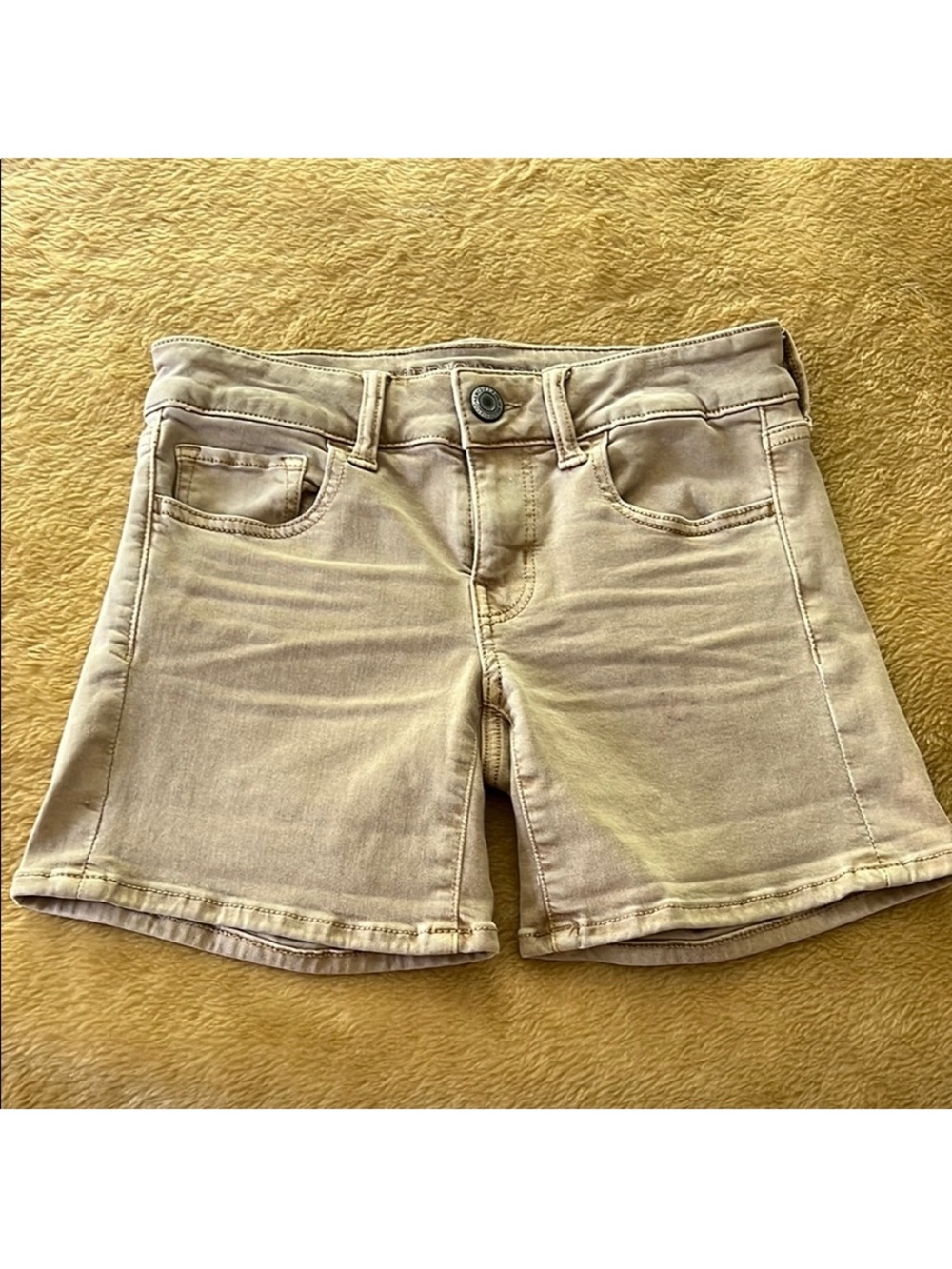 American Eagle • Women's 0 •
Super Stretch Shorts • Tan